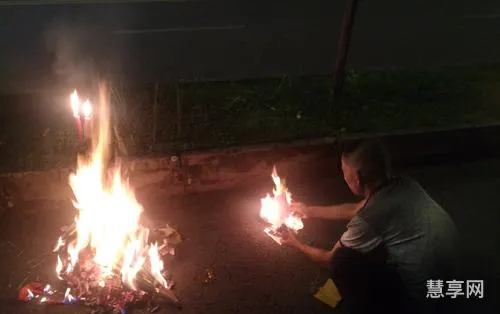 中元节烧纸有什么讲究(女人不能单独去烧纸)