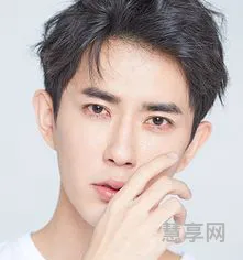五官精致的男生(五官精致的人有什么特征)