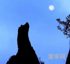 天狗望月的意思(天狗望月怎么比喻)