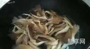 椒盐蘑菇的做法(椒盐蘑菇怎么做窍门)