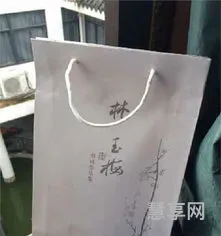 窗户口吹喇叭歇后语(窗户里吹喇叭名声在外)