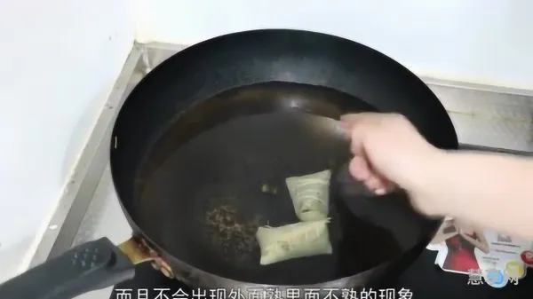 煮粽子用冷水还是热水(怎么煮粽子)