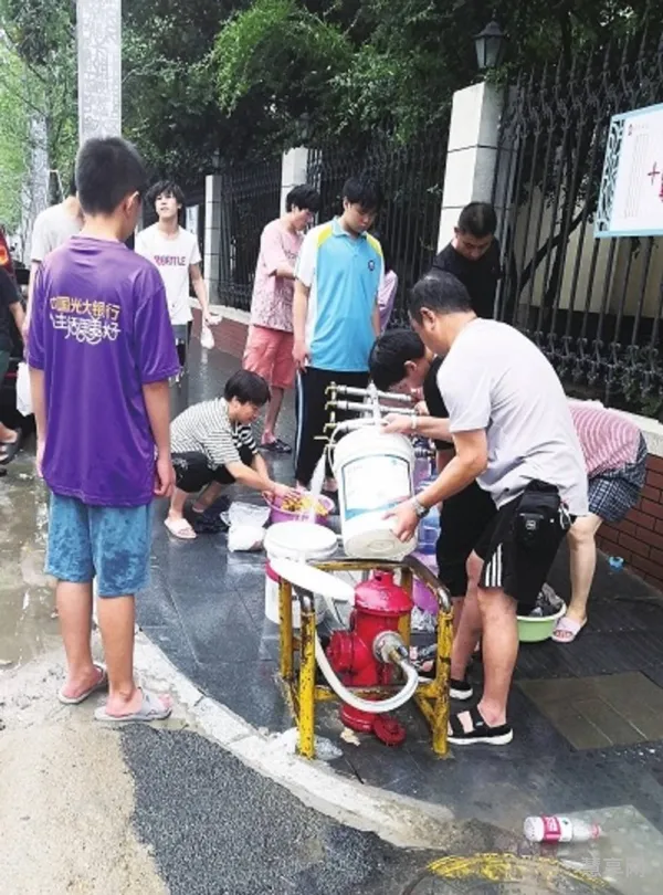 暴雨过后的自来水可以喝吗(洪水过后地下水多久能吃)