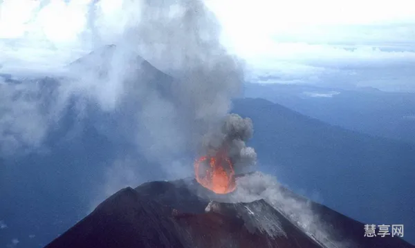 哥伦比亚火山爆发(圣托里尼火山爆发)