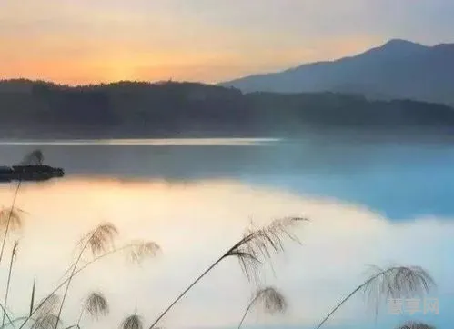 对潇潇暮雨洒江天(潇潇暮雨洒江天,一番洗清秋)